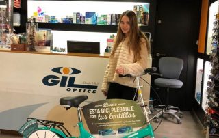 Entrega bici plegable sorteo Gil Òptics